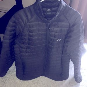 Mens Oakley puffer jacket no rips tears or flaws